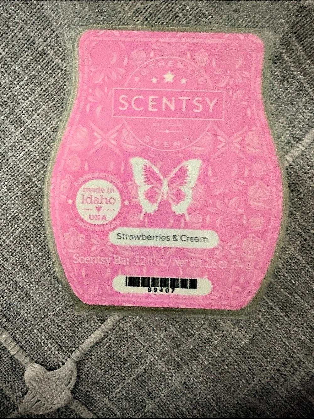 Scentsy Strawberries & Cream Scentsy Bar Wax Melt Pink & Cream - Picture 1 of 4